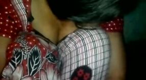 Village dziewczyna Ladaks uwodzicielski piersi są fondled w a steamy wideo 3 / min 20 sec