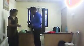Heimlich aufgenommenes Büromädchen, das auf einer versteckten Kamera gefangen wurde 3 min 50 s