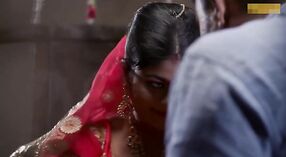 Een man verkoopt zijn pasgetrouwde vrouw op de eerste avond in een Indiase webserie 2 min 30 sec