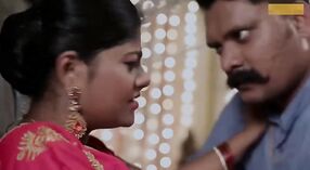 Seorang pria menjual istrinya yang baru menikah pada malam pertama dalam serial web India 2 min 40 sec