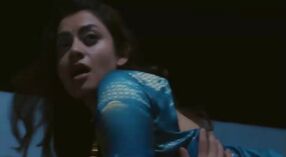 Wanita India seksi dengan payudara besar tertangkap kamera dalam seri web terbaru 16 min 50 sec
