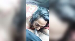 دلهي لاسي يشارك في عاطفي الجنس مع صديقها في السيارة 2 دقيقة 50 ثانية