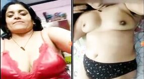 Bengaalse Huisvrouw vangt haar intieme naakt selfie serie in deel een 8 min 20 sec