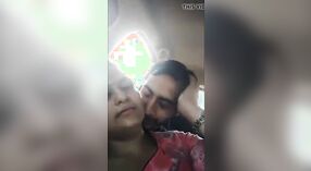 Ananya, dziewczyna gudżarati, lubi seks w samochodzie ze swoim partnerem 0 / min 0 sec