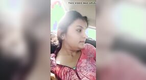 グジャラティの女の子であるアナンヤは、彼女のパートナーとの車のセックスを楽しんでいます 0 分 30 秒