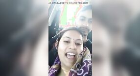 Ananya, dziewczyna gudżarati, lubi seks w samochodzie ze swoim partnerem 0 / min 50 sec