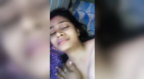 Prawan desi nyenengi kegiatan seksual karo iringan audio Hindi 4 min 10 sec