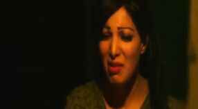 Erótico Indiano escravidão cena em um sensual Bollywood Filme 2 minuto 20 SEC