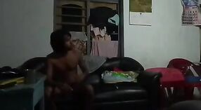 Volwassen Indiase Vrouw engages in passionate encounter met haar jong lover in haar eigen huis 4 min 20 sec