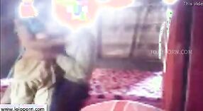 Gizli kamera ile buharlı karşılaşma Hint NRI karısı 1 dakika 30 saniyelik