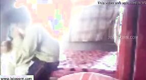 Жена индийского НРИ в жаркой схватке со скрытой камерой 1 минута 40 сек