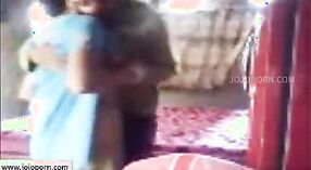Жена индийского НРИ в жаркой схватке со скрытой камерой 0 минута 50 сек