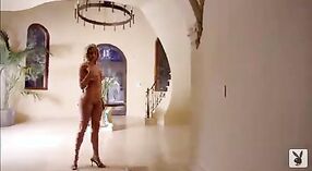 Incredibile modello indiano con corpo perfetto in hot rossetto a tema photoshoot 2 min 50 sec
