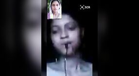Gadis perguruan tinggi India muda menikmati obrolan video beruap dengan kekasihnya 2 min 20 sec