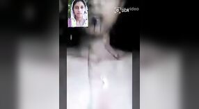 Trẻ Ấn Độ đại học cô gái indulges trong steamy video chat với cô ấy người yêu 2 tối thiểu 40 sn