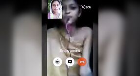 年轻的印度大学女孩与她的情人沉迷于热闹的视频聊天 3 敏 20 sec