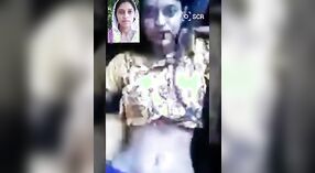 Jonge Indiase college meisje overgeeft in stomende video-chat met haar minnaar 0 min 40 sec
