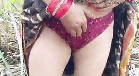 Desi pareja disfruta del sexo al aire libre en público 2 mín. 20 sec