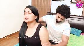 Desi aunty hires młody masażysta dla a steamy encounter w midnight 0 / min 0 sec