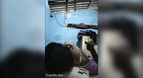 Desi aunty se fait défoncer dans sa chambre avec de l'audio hindi 18 minute 20 sec