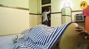 Desi couple aime le sexe passionné dans une chambre d'hôtel 7 minute 50 sec