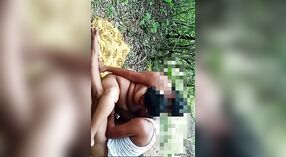 Un Telugu ragazza prende un bagno per il suo amante in un video 2 min 20 sec