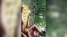 Une fille telugu prend un bain pour son amant dans une vidéo 4 minute 50 sec