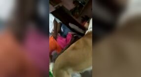 Peituda dona de casa ações explícita MMS no estilo cachorrinho 0 minuto 0 SEC