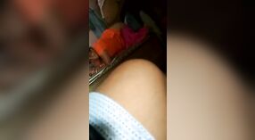 Peituda dona de casa ações explícita MMS no estilo cachorrinho 1 minuto 00 SEC