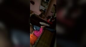 Peituda dona de casa ações explícita MMS no estilo cachorrinho 1 minuto 10 SEC