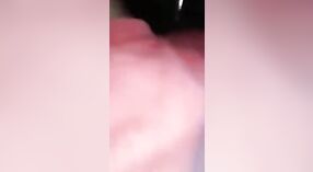 Gadis desi dalam video MMS Bengali membuat vaginanya ditumbuk 2 min 20 sec