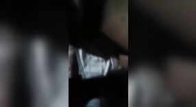 Desi chica en bengalí MMS video consigue su coño jodido 0 mín. 0 sec