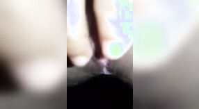 Seorang gadis pedesaan Bangladesh mengungkapkan payudaranya yang belum tersentuh dan area intimnya dalam serangkaian tiga video 2 min 40 sec