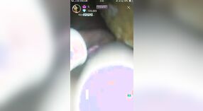 Desi livecam seks dengan bibi India dalam video MMS 0 min 0 sec