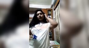 Desi beauty hace alarde de su cuerpo desnudo en un video filtrado, parte 1 0 mín. 0 sec