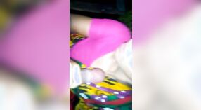 Ibu rumah tangga India membuat vaginanya ditumbuk keras dalam video beruap 2 min 20 sec