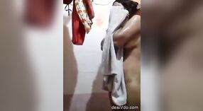 Indian housewife takes a full shower 1 min 40 sec