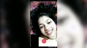 Superbe femme indienne se montre pendant le chat vidéo 0 minute 40 sec