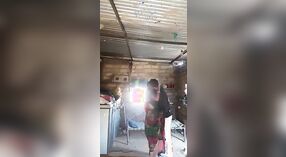 Desi casalinga prende scopata da lei marito in Rajasthan 1 min 50 sec