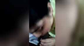 Menina indiana prazeres-se com um bem-dotado parceiros membro em vídeo caseiro 0 minuto 40 SEC