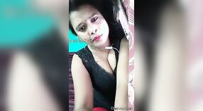 Un dernier appel vidéo de filles bengali 0 minute 30 sec