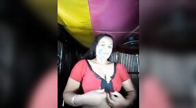 Sexy Indiano casalinga con grande seni exposes lei nudo corpo in MMS video 0 min 0 sec