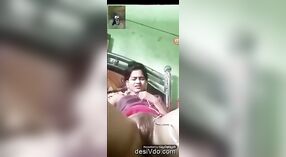 Một Đáng Yêu Bangladesh cô gái niềm vui mình trên một cuộc gọi video 2 tối thiểu 20 sn