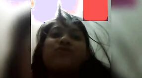 La mia dolce ragazza dall'India rivelando i suoi seni durante una video chat 2 min 10 sec