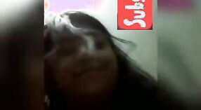 Mi dulce novia de la India revelando sus pechos durante un video chat 2 mín. 20 sec