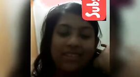 La mia dolce ragazza dall'India rivelando i suoi seni durante una video chat 1 min 00 sec