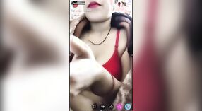 Actuación en vivo de Sapna con la esposa de Dever en un espectáculo de tango caliente 0 mín. 40 sec