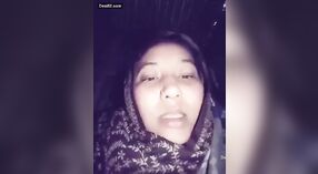 Une femme au foyer indienne d'une communauté rurale révèle ses organes génitaux attrayants à minuit 0 minute 0 sec