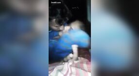 印度恋人和感性的乳房抚摸之间的浪漫浪漫 0 敏 0 sec