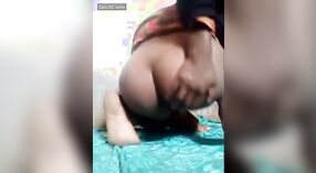 Indian Village Housewife mit großen Brüsten und Vagina 2 min 50 s